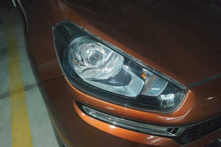 Used Kia KX3 2015 1.6L Automatic Two-Wheel Drive DLX Right Front Headlight