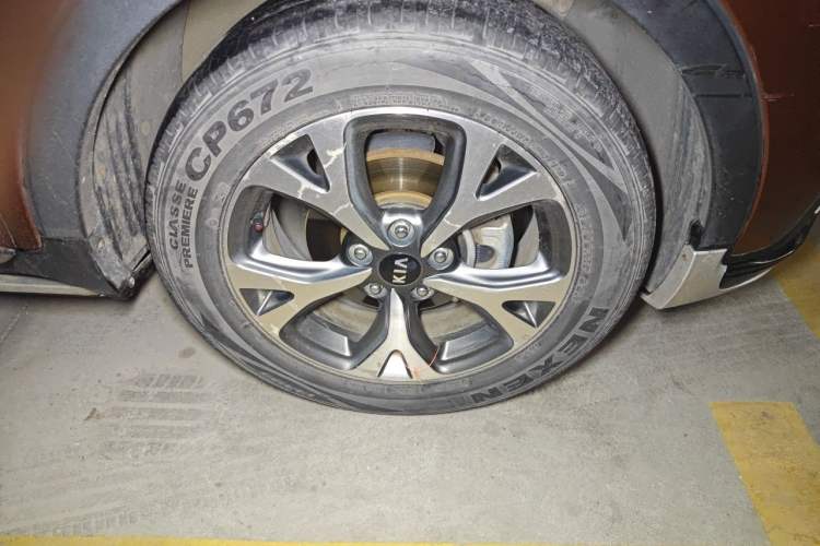 Used Kia KX3 2015 1.6L Automatic Two-Wheel Drive DLX Right Front Wheel Hub