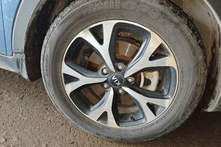Used Kia KX3 2015 1.6T Automatic Two-Wheel Drive DLX Right Front Wheel Hub