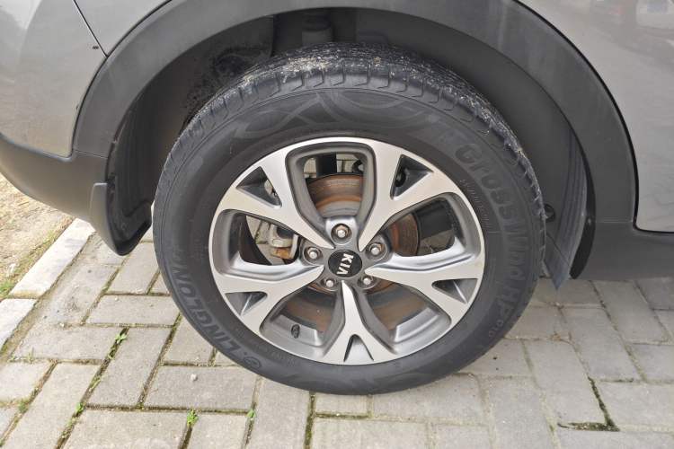 Used Kia KX3 2015 1.6L Automatic Two-Wheel Drive DLX Exterior 5