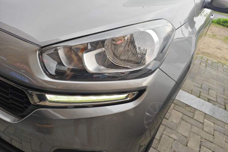 Used Kia KX3 2015 1.6L Automatic Two-Wheel Drive DLX Left Front Headlight