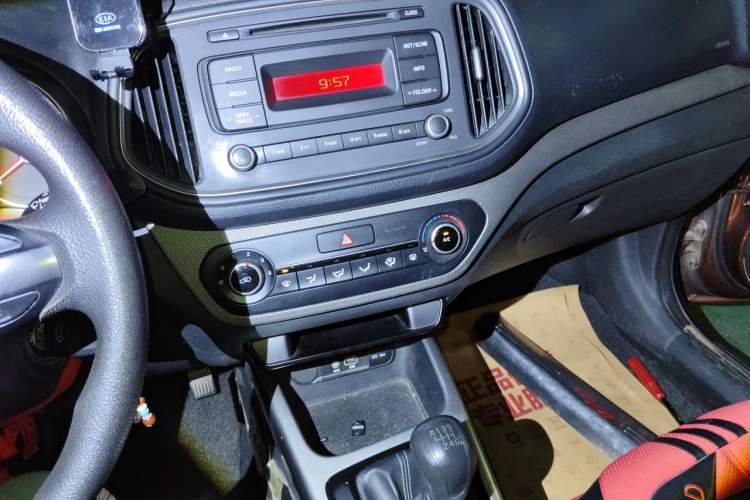 Used Kia KX3 2015 1.6L Manual Two-Wheel Drive GL Audio And AC Panel