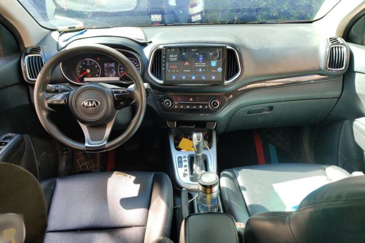 Used Kia KX3 2015 1.6L Automatic Two-Wheel Drive DLX Center Console