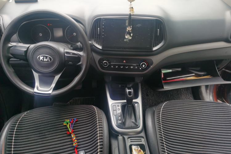 Used Kia KX3 2015 1.6L Automatic Two-Wheel Drive DLX Center Console