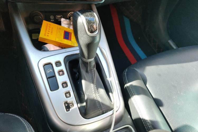 Used Kia KX3 2015 1.6L Automatic Two-Wheel Drive DLX Gear Lever