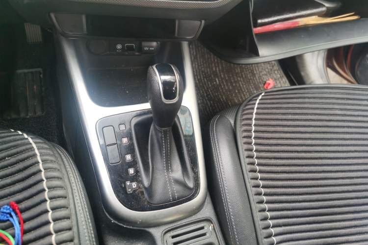 Used Kia KX3 2015 1.6L Automatic Two-Wheel Drive DLX Gear Lever