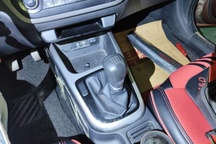 Used Kia KX3 2015 1.6L Manual Two-Wheel Drive GL Gear Lever