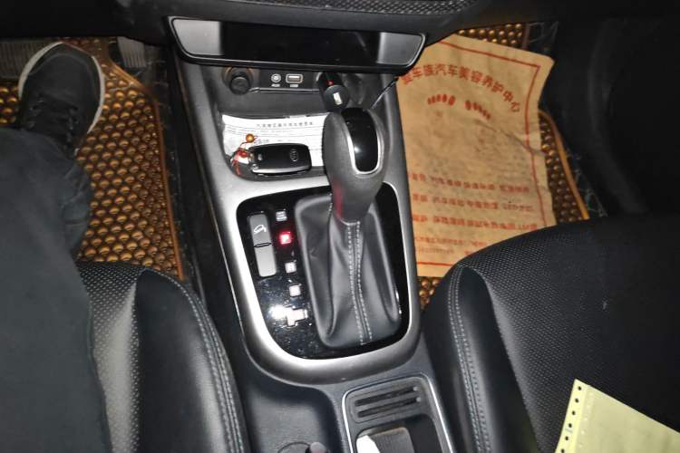Used Kia KX3 2015 1.6L Automatic Two-Wheel Drive DLX Gear Lever