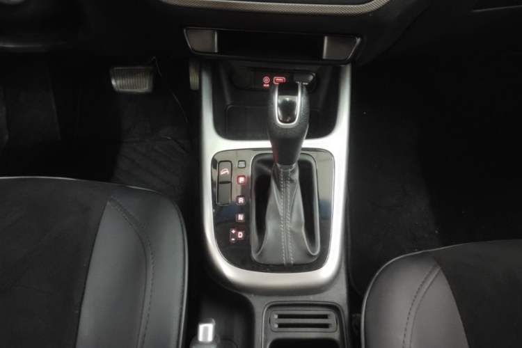 Used Kia KX3 2015 1.6L Automatic Two-Wheel Drive GLS Gear Lever