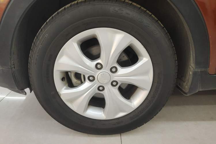 Used Kia KX3 2015 1.6L Automatic Two-Wheel Drive GLS Left Front Wheel Hub