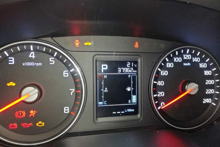 Used Kia KX3 2015 1.6L Automatic Two-Wheel Drive DLX Odometer Close Up