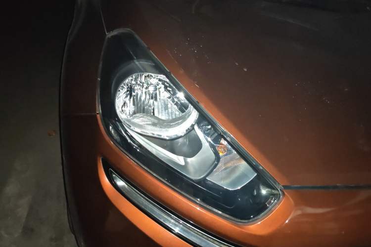 Used Kia KX3 2015 1.6L Automatic Two-Wheel Drive DLX Right Front Headlight