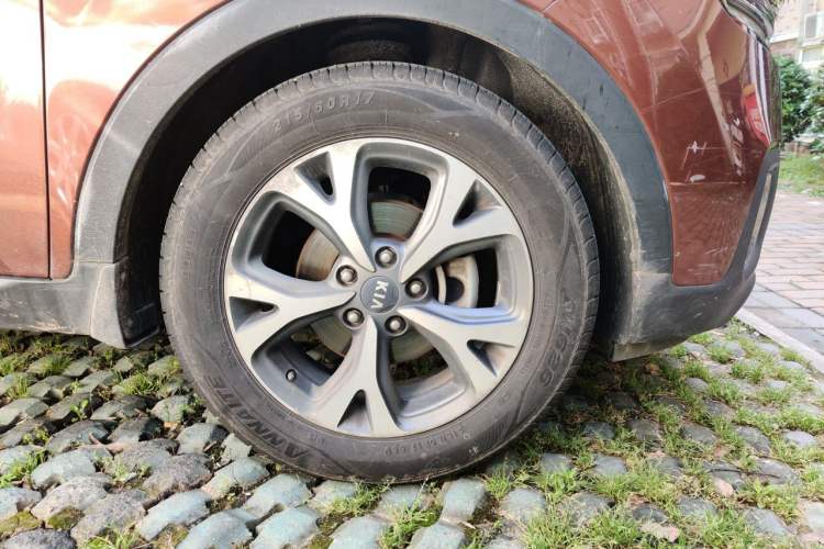 Used Kia KX3 2015 1.6L Automatic Two-Wheel Drive DLX Right Front Wheel Hub