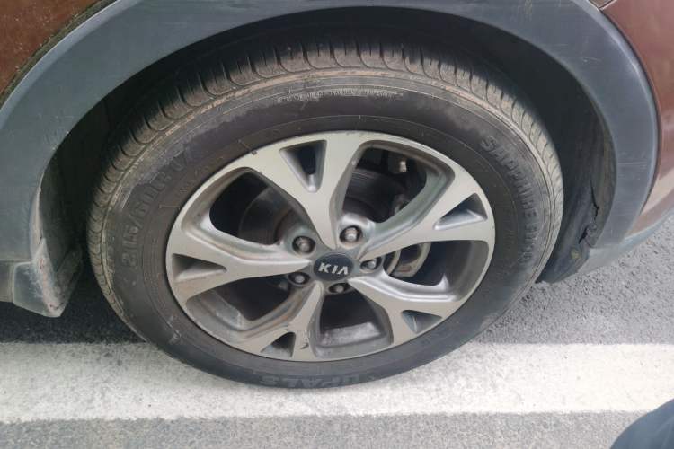 Used Kia KX3 2015 1.6L Automatic Two-Wheel Drive DLX Right Front Wheel Hub
