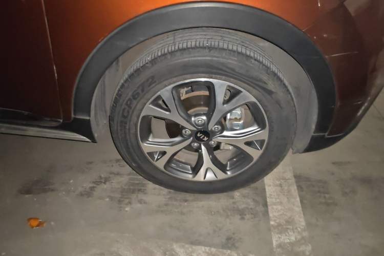 Used Kia KX3 2015 1.6L Automatic Two-Wheel Drive DLX Right Front Wheel Hub