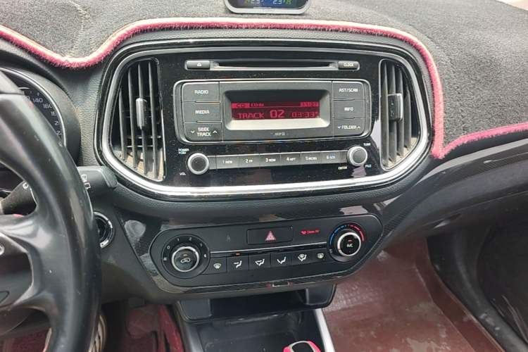 Used Kia KX3 2015 1.6T Automatic Two-Wheel Drive DLX Audio And AC Panel