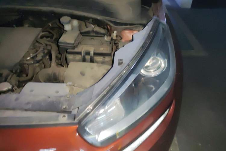 Used Kia KX3 2015 2.0L Automatic 4x4 PRM Engine Bay Left