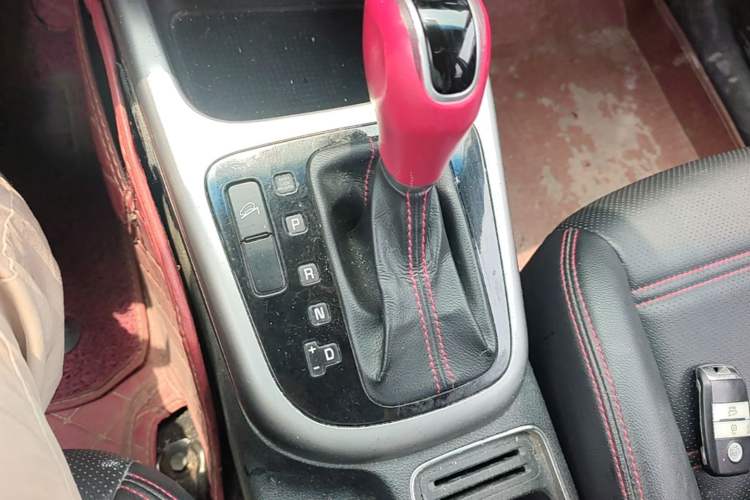 Used Kia KX3 2015 1.6T Automatic Two-Wheel Drive DLX Gear Lever