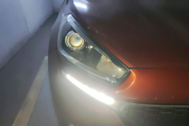 Used Kia KX3 2015 2.0L Automatic 4x4 PRM Right Front Headlight