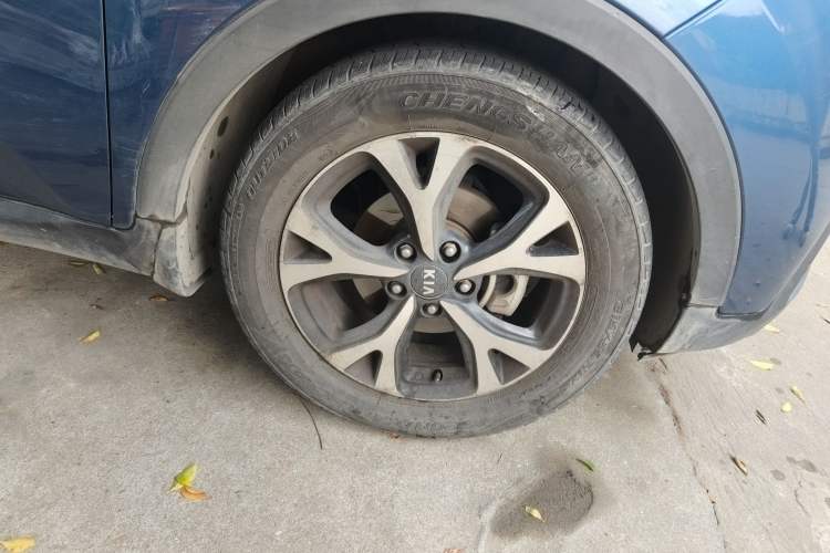 Used Kia KX3 2015 1.6L Automatic Two-Wheel Drive DLX Right Front Wheel Hub