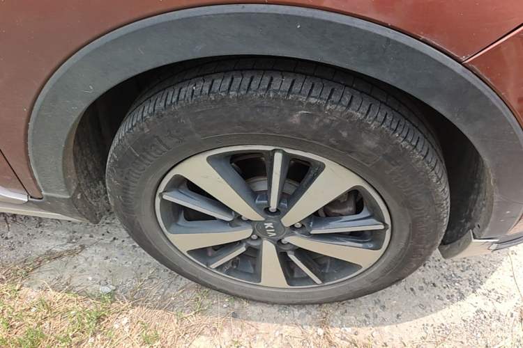 Used Kia KX3 2015 1.6T Automatic Two-Wheel Drive DLX Right Front Wheel Hub