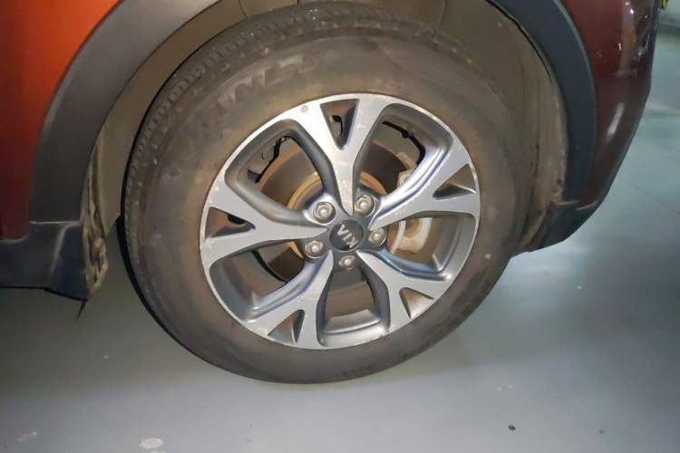 Used Kia KX3 2015 2.0L Automatic 4x4 PRM Right Front Wheel Hub