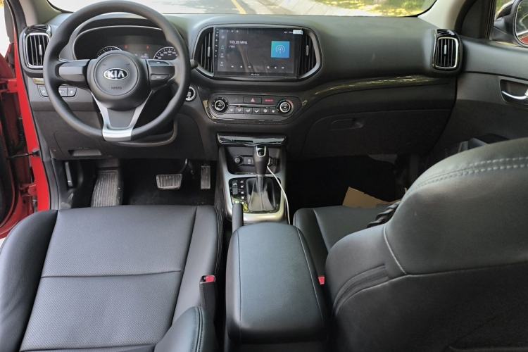 Used Kia KX3 2015 1.6L Automatic Two-Wheel Drive DLX Center Console