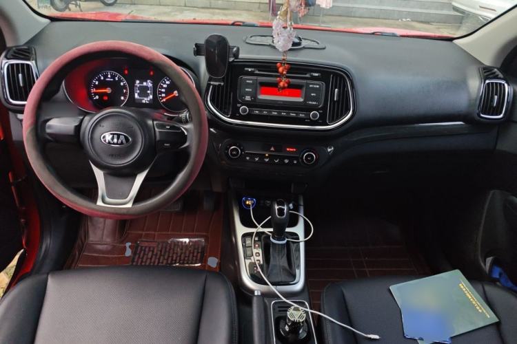 Used Kia KX3 2015 1.6L Automatic Two-Wheel Drive DLX Center Console