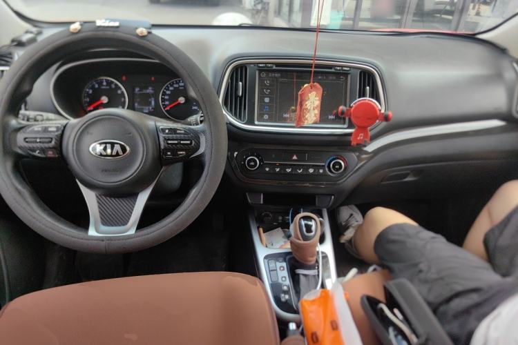 Used Kia KX3 2015 1.6L Automatic Two-Wheel Drive DLX Center Console