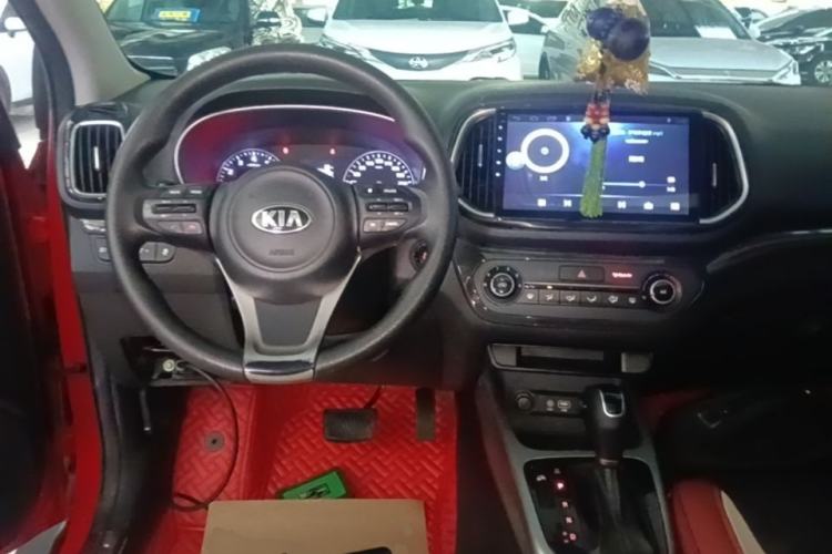 Used Kia KX3 2015 1.6L Automatic Two-Wheel Drive DLX Center Console