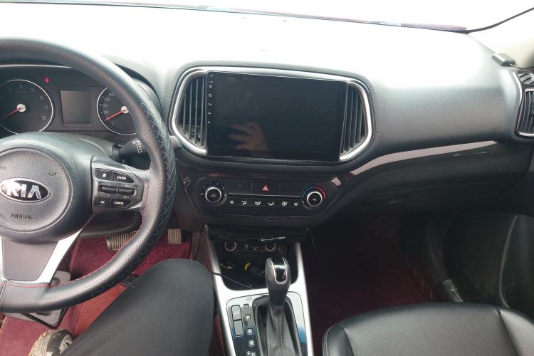 Used Kia KX3 2015 1.6L Automatic Two-Wheel Drive DLX Center Console