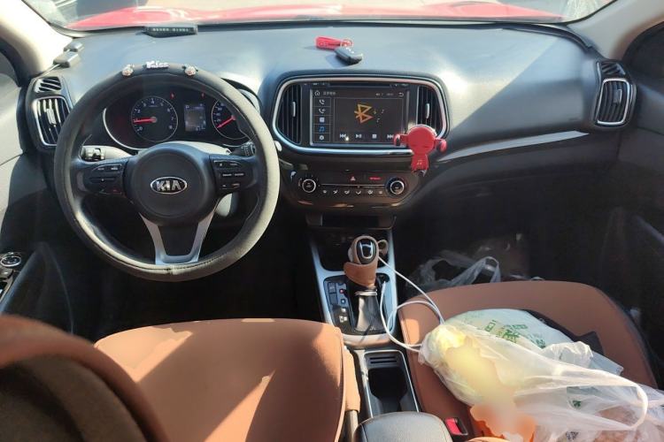 Used Kia KX3 2015 1.6L Automatic Two-Wheel Drive DLX Center Console