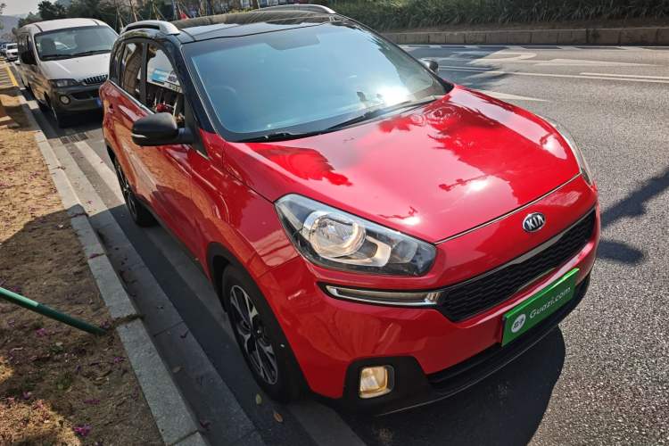Used Kia KX3 2015 1.6L Automatic Two-Wheel Drive DLX Exterior 2