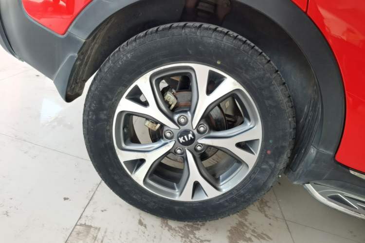 Used Kia KX3 2015 1.6L Automatic Two-Wheel Drive DLX Exterior 5
