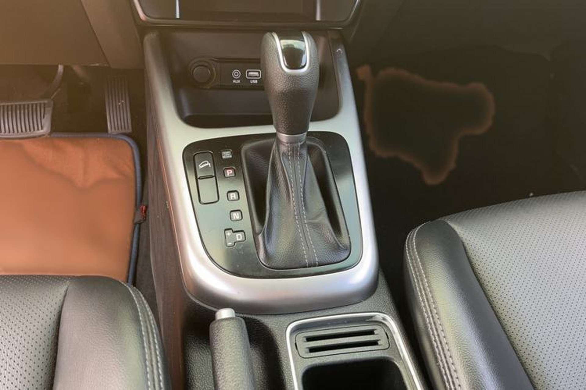 Used Kia KX3 2015 1.6L Automatic Two-Wheel Drive DLX Gear Lever