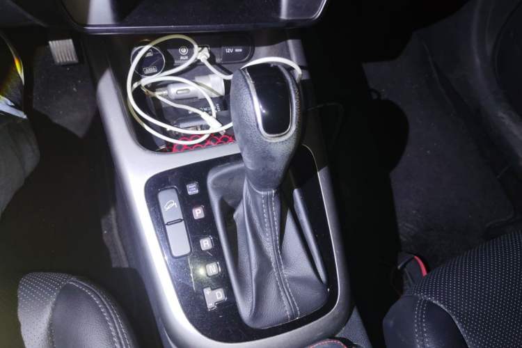 Used Kia KX3 2015 1.6L Automatic Two-Wheel Drive DLX Gear Lever