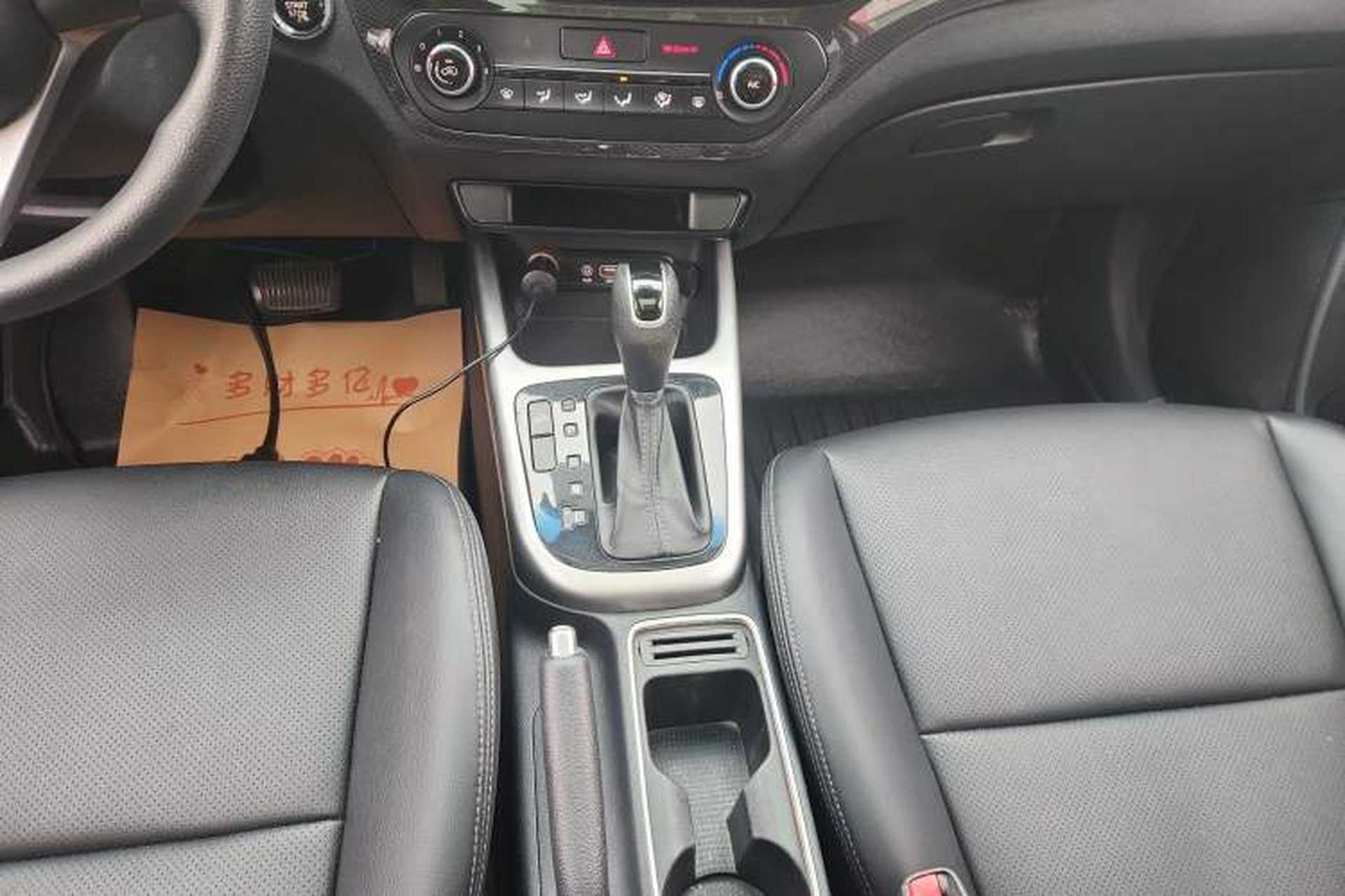 Used Kia KX3 2015 1.6L Automatic Two-Wheel Drive DLX Gear Lever