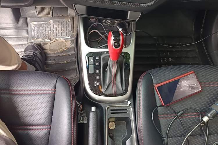 Used Kia KX3 2015 1.6T Automatic Two-Wheel Drive DLX Gear Lever
