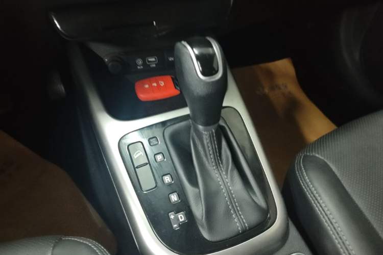 Used Kia KX3 2015 1.6L Automatic Two-Wheel Drive DLX Gear Lever