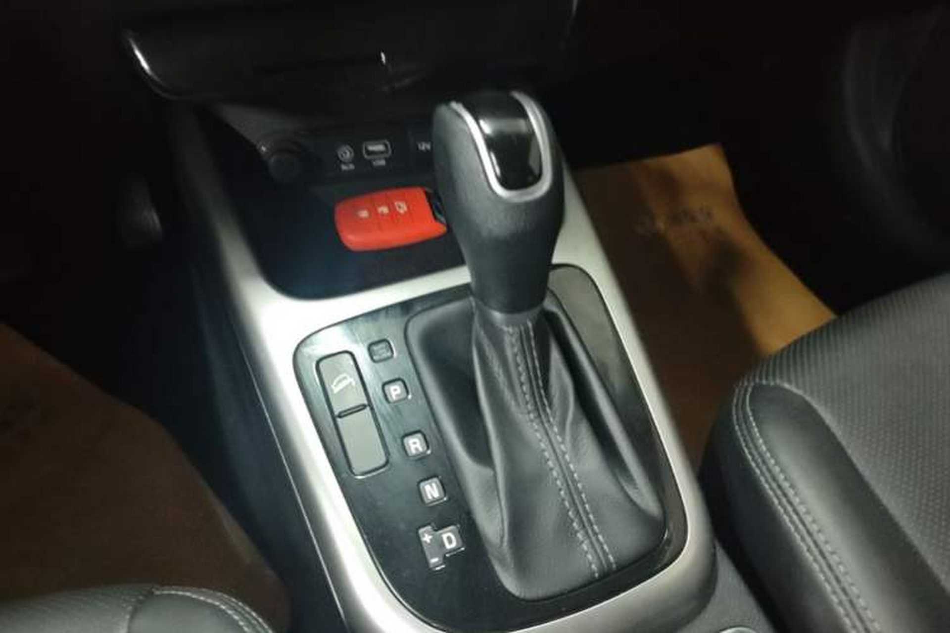 Used Kia KX3 2015 1.6L Automatic Two-Wheel Drive DLX Gear Lever
