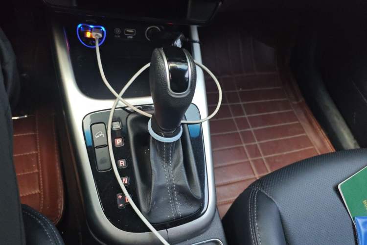 Used Kia KX3 2015 1.6L Automatic Two-Wheel Drive DLX Gear Lever