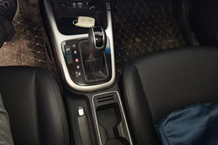 Used Kia KX3 2015 1.6L Automatic Two-Wheel Drive DLX Gear Lever