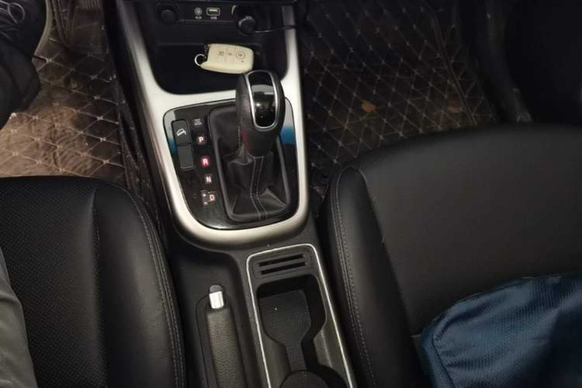 Used Kia KX3 2015 1.6L Automatic Two-Wheel Drive DLX Gear Lever