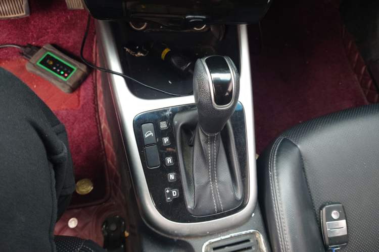 Used Kia KX3 2015 1.6L Automatic Two-Wheel Drive DLX Gear Lever