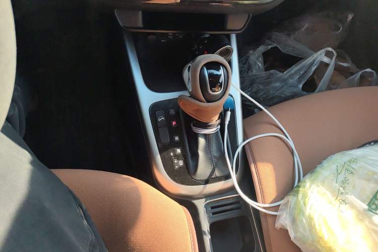 Used Kia KX3 2015 1.6L Automatic Two-Wheel Drive DLX Gear Lever