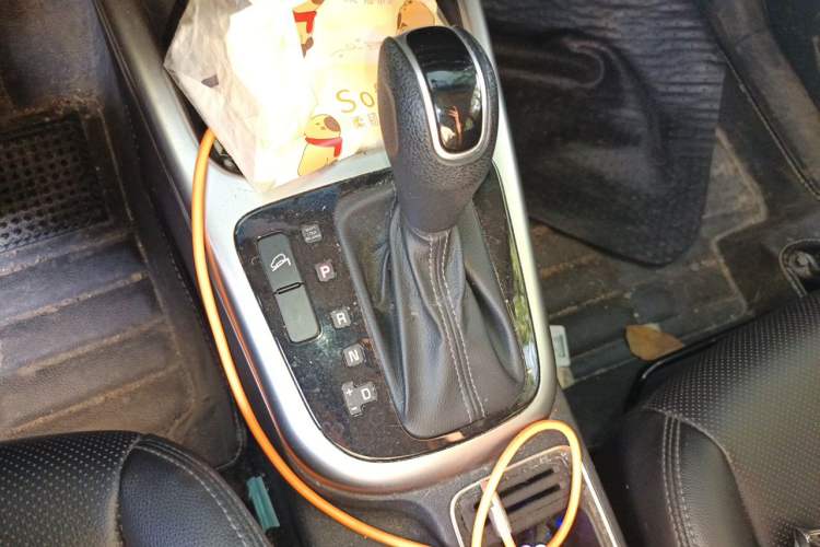 Used Kia KX3 2015 1.6L Automatic Two-Wheel Drive DLX Gear Lever