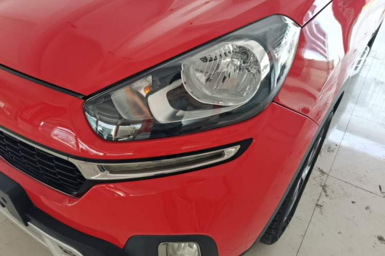 Used Kia KX3 2015 1.6L Automatic Two-Wheel Drive DLX Left Front Headlight