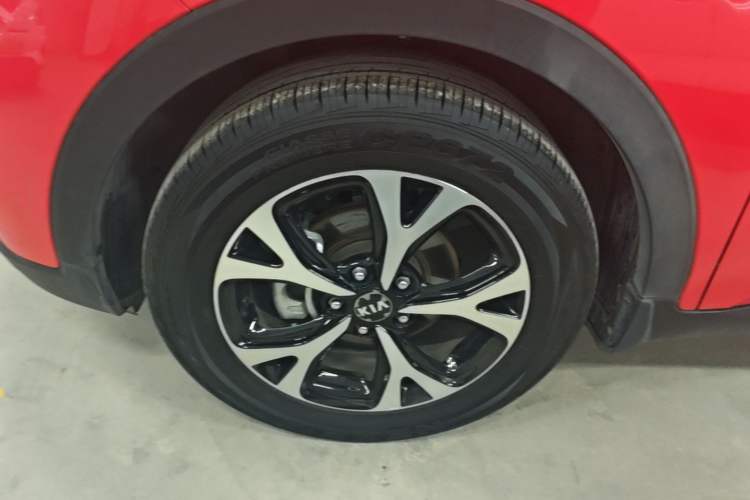 Used Kia KX3 2015 1.6L Automatic Two-Wheel Drive DLX Left Front Wheel Hub
