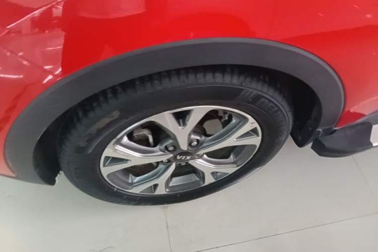Used Kia KX3 2015 1.6L Automatic Two-Wheel Drive DLX Left Front Wheel Hub
