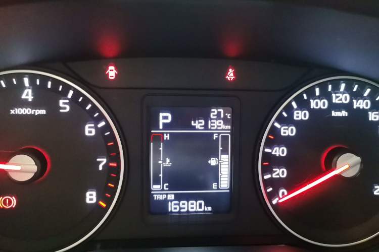 Used Kia KX3 2015 1.6L Automatic Two-Wheel Drive DLX Odometer Close Up